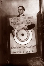 Andre Breton als Zielscheiben-Sandwichmann beim Dada-Festival, Paris, 27. März