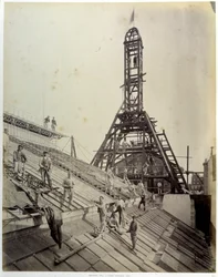 Bau des Pariser Nationalen Diskontkontors (oder CNEP): Arbeiter an Glas und Gerüsten (Mai 1881)