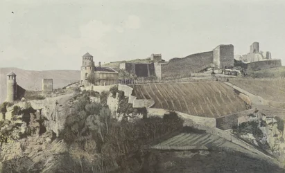 Cremieu, Reste der befestigten Umfriedung und des alten Priorats