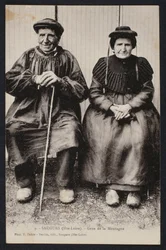 Postkarte, die Bergleute in Saugues, Haute-Loire, um 1900 darstellt