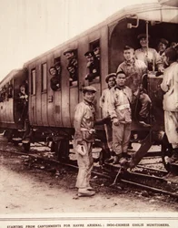 Abfahrt von Kantonen zum Arsenal von Havre: indo-chinesische Kulis als Munitionsarbeiter, Illustration aus The Illustrated War News, September 1916