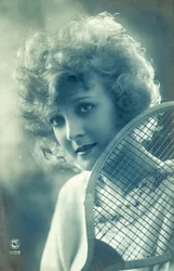 Frau mit Tennisschläger