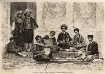 Ein jüdisches Orchester in Tlemcen, bestehend aus 5 Instrumenten: dem Rbab mit 2 Saiten, der Kouistra, einer Art Laute, der Kamendja oder Geige, dem Centihr, einer Art flachem trapezförmigen Kasten, und der Derboucha, einer Art Tamburin aus Ton.