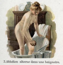 Alution in einer Badewanne mit zwei Eimern, einer mit heißem Wasser und der andere mit kaltem Wasser