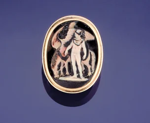 Kameoring mit Bellerophon, der Pegasus zum Wasser führt