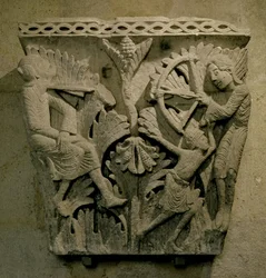 Kapitel, das einen Mann zeigt, der einem anderen einen Pfeil in den Hals schießt, ca. 1125-30 (Kalkstein)