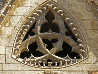 Rosette Trefoil an der Westfassade