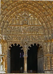 Zentrale Tür an der Westfassade