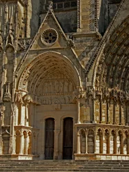 Darstellung der Tür nördlich der zentralen Tür in der Westfassade