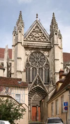 Südfassade und Rosettenfenster