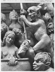Teufel schiebt einen Bischof ins Feuer, aus dem Jüngsten Gericht der Kathedrale von St. Etienne in Bourges (Detail) (Gipsabdruck von Stein)