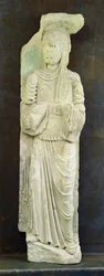 Weibliche Figur (Kalkstein)