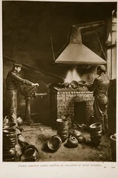 Französische Munitionshersteller arbeiten an Nasenstücken von Lufttorpedos, 1914-19