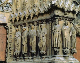 Jambenfiguren von der rechten Seite des zentralen Portals, Westfassade, ca. 1240