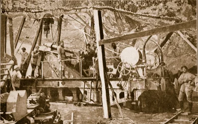Eines der schweren Geschütze der Alliierten in seiner massiven geschützten Stellung an der Somme, 1914-19