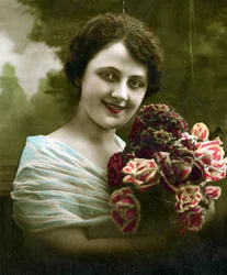 Porträt einer Frau mit einem Blumenstrauß, ca. 1898
