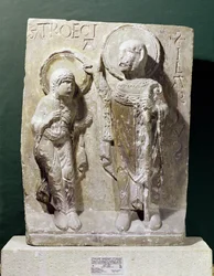 Relief, das den heiligen Hilarius von Poitiers (320-368) zeigt, wie er den heiligen Triaise segnet, ca.1150