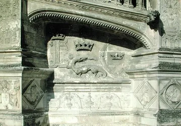 Relief vom Grand Escalier mit dem Wappen von Francois I. (1494-1547) mit einem Salamander