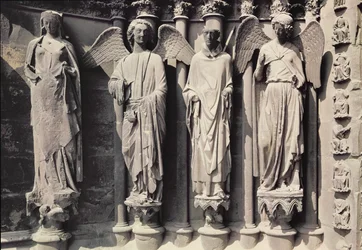 St. Nicasius mit Engeln, Jambenfiguren vom Westportal