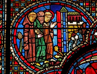 Das St. Lubin Fenster: Er kommt mit zwei Mönchen in einer Kirche an