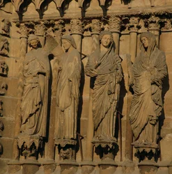 Die Heimsuchung, vier Jambenfiguren von der Westfassade der Kathedrale, ca. 1230-40 (Kalkstein)