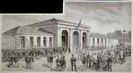 Die Menge vor der Leichenhalle in Paris im Jahr 1886