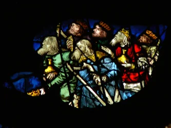 Das Westrosenfenster zeigt eine Szene aus dem Buch der Offenbarung: Älteste, mit Harfen und Phialen von Parfüm, werfen sich nieder (5:8-10).