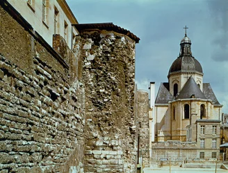 Mauer von Philippe Auguste (1165-1223) rue des Jardins Saint-Paul
