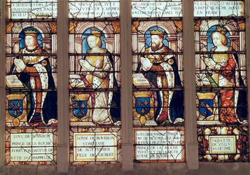 Fenster, das Louis de Bourbon (1465-1520) Prinz de La Roche-sur-Yon, Louise de Bourbon (gest. 1561) Comtesse de Montpensier, Louis II de Bourbon (1513-82) Duc de Montpensier und Jacquette de Longwy zeigt