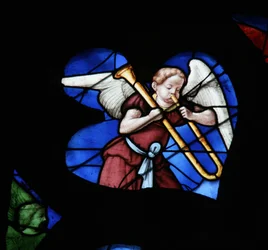 Fenster mit einem musizierenden Engel
