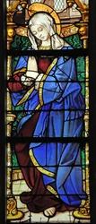 Fenster w0 zeigt die Jungfrau Maria