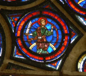 Fenster w100, Darstellung des Heiligen Petrus