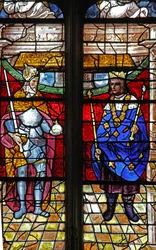 Fenster w6 zeigt Karl den Großen und St. Ludwig