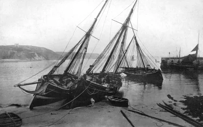 Boote im Hafen von Tenby, Pembrokeshire, Wales, 1924-1926