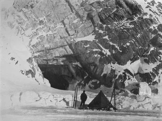Levick außerhalb des Lagers am Penelope Point, 1912, 1913