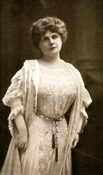 Marie Corelli, britische Schriftstellerin, 1909