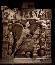Gallorömische Kunst: Relief, das Mithra, den Gott des Lichts, mit dem Stier darstellt. Aus einem Mithräum-Tempel. 50 v. Chr. - 100 n. Chr. Metz. Museum der Schönen Künste