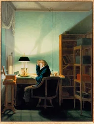 Mann liest unter der Lampe