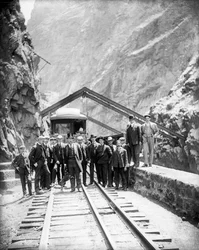 Hängebrücke - Präsident Theodore Roosevelt und seine Gruppe in der Royal Gorge des Arkansas River, 8. Mai 1905