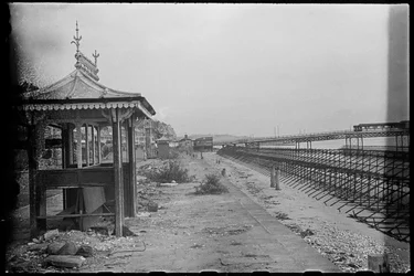 Die Esplanade in Shanklin, zeigt Admiralitätsgerüste