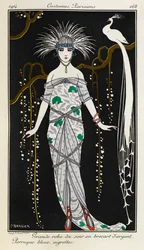 Großes Abendkleid aus Silberbrokat. Costumes Parisiens Nr. 73. Blaue Perücke, Reiherfedern. Die dargestellte Frau trägt ein Abendkleid aus Silberbrokat, rote Pantoffeln und eine blaue Perücke mit silbernem Kopfschmuck. Im Hintergrund ist ein weißer Pfau