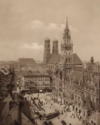 München: Marienplatz mit neuem Rathaus