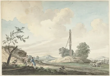 Landschaft bei den Dünen mit einem Meilenstein und zwei Wanderern