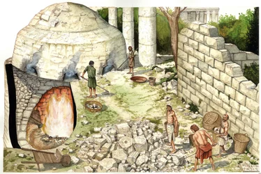 Mittelalter: Rekonstruktion eines Kalkofens, Arbeiter bearbeiten Kalkstein. Illustration von Giorgio Albertini.
