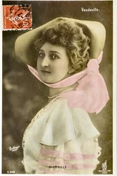 Postkarte: Theatre du Vaudeville - Porträt von Madame Marville, Künstlerin des Moulin Rouge