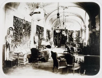Das Haus von Ivan Paskevich am Englischen Ufer in Petersburg. Der Waffensaal, 1860er Jahre