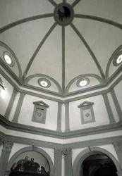 Ansicht der achteckigen Sakristei, gebaut nach einem Entwurf von Giuliano da Sangallo (1445-1516)