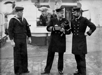 Eine Nachricht für den Kapitän des Schlachtschiffs HMS Magnificent, 1896