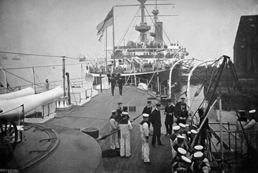Das Schlachtschiff HMS Resolution, Portsmouth, Hampshire, 1896