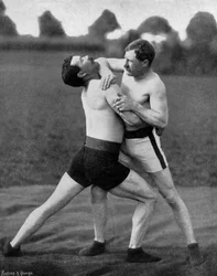 Der Körpergriff und der Nackendoppelgriff, Wrestling-Demonstration, Aldershot, Hampshire